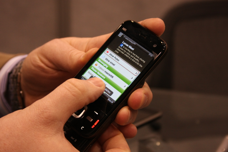 Illustration for article titled New WinMo and iPhone Apps Give You Palm Pre-Like Social Media Synergy